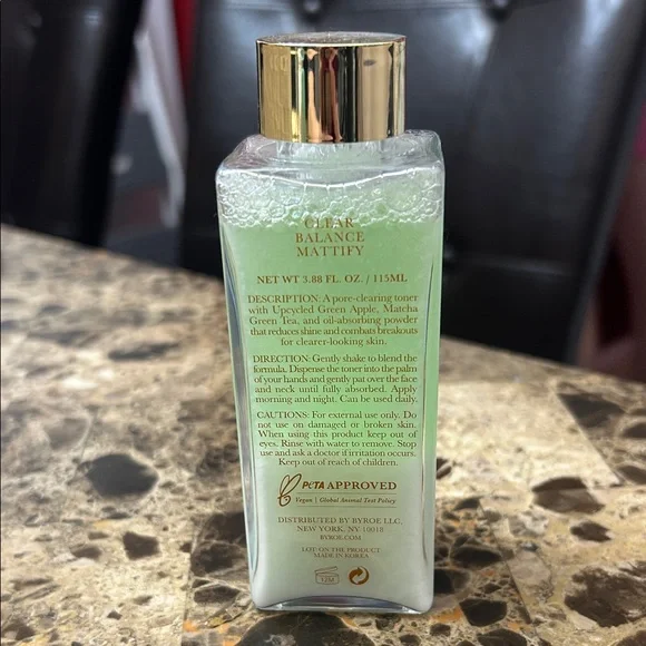 Apple Matcha Tea Cleanser - Green - Picture 2 of 2